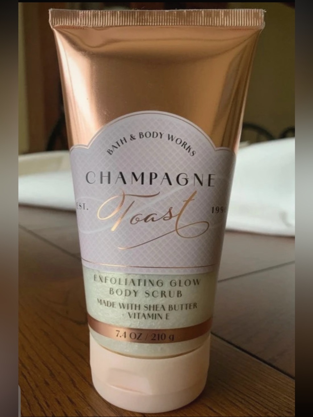 Bath & Body Works Champagne Toast Exfoliating Glow Body Scrub — Rose Gold 7.4oz